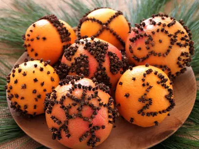 9 Delightfully Easy Tricks to Make Your House Smell Like Christmas